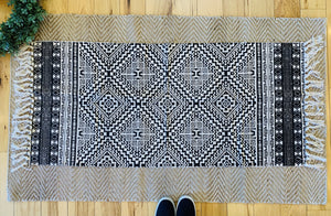 Black diamond - runner rug 24x60